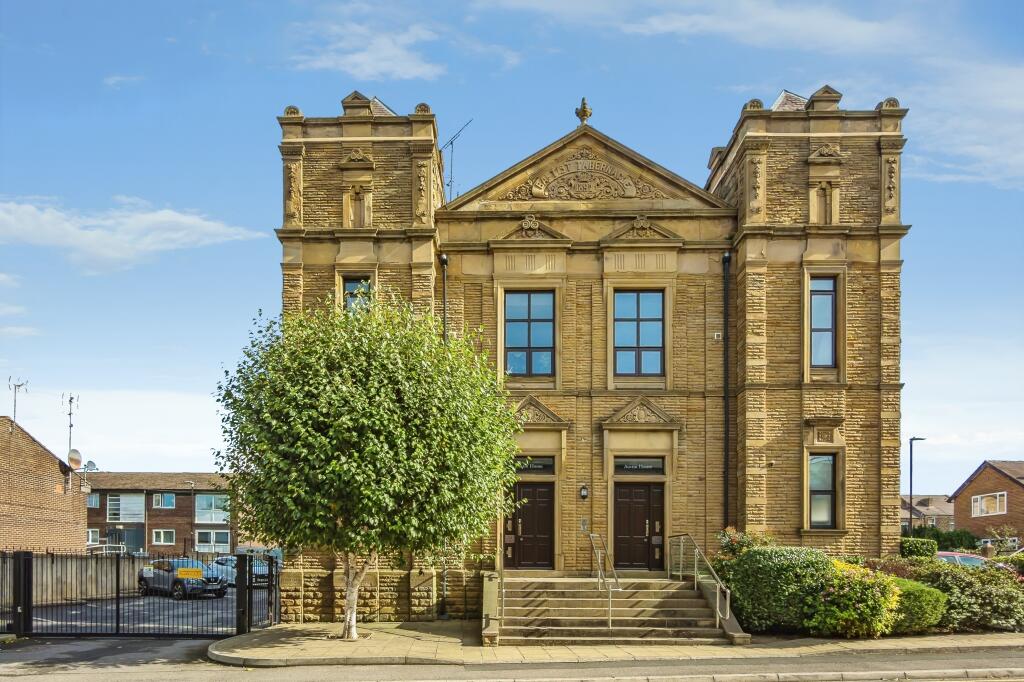 Main image of property: Commercial Street, Morley, LS27