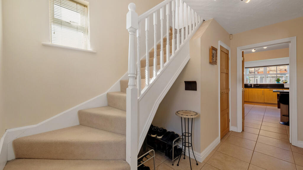 House in Wootton, Simpson Manor - More