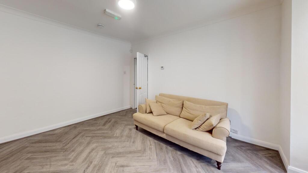House in Nottingham - View 5