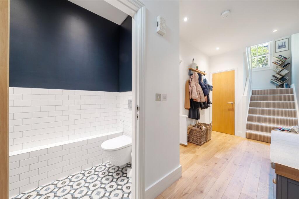 House in London - View 2