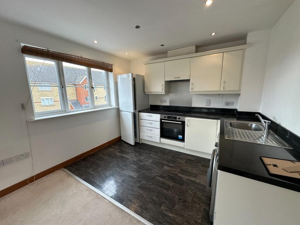 Apartment in Thurrock, Essex - View 3