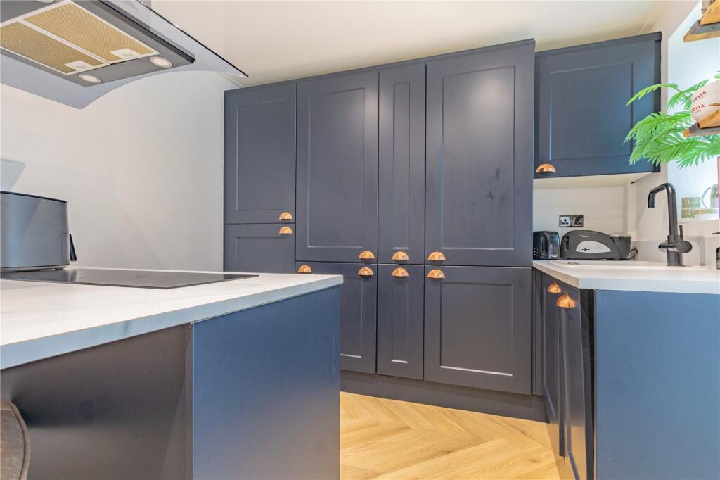 Chelsea Close, Shaw, Oldham, Greater Manchester, OL2 photo 4