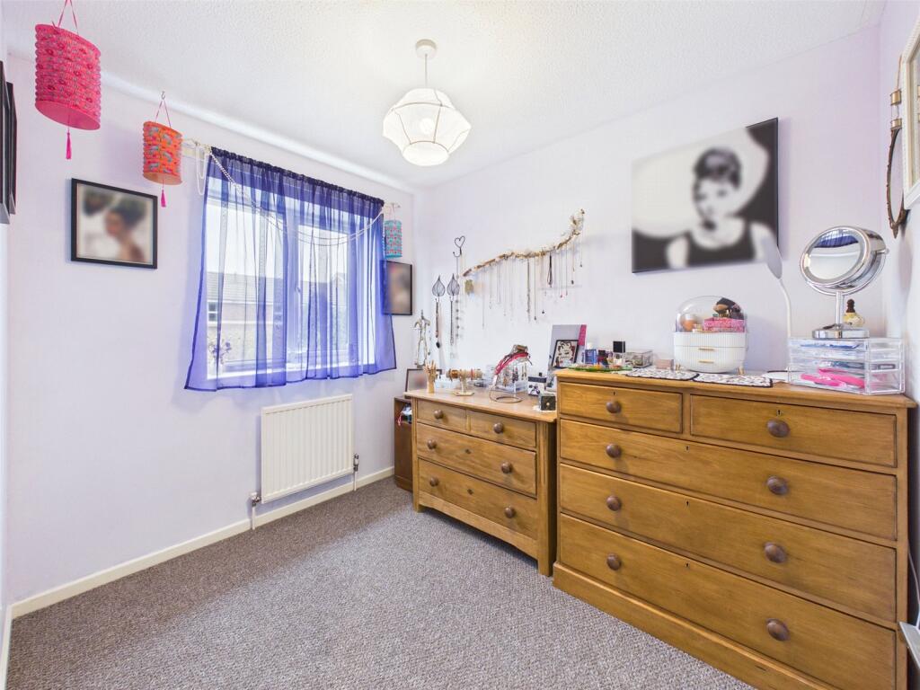 Huntley Close, Abbeymead, Gloucester, Gloucestershire, GL4 photo 4