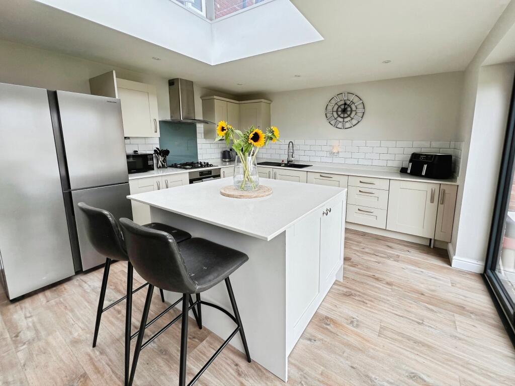 Primrose Drive, Tutbury, Burton-on-trent, DE13 photo 3