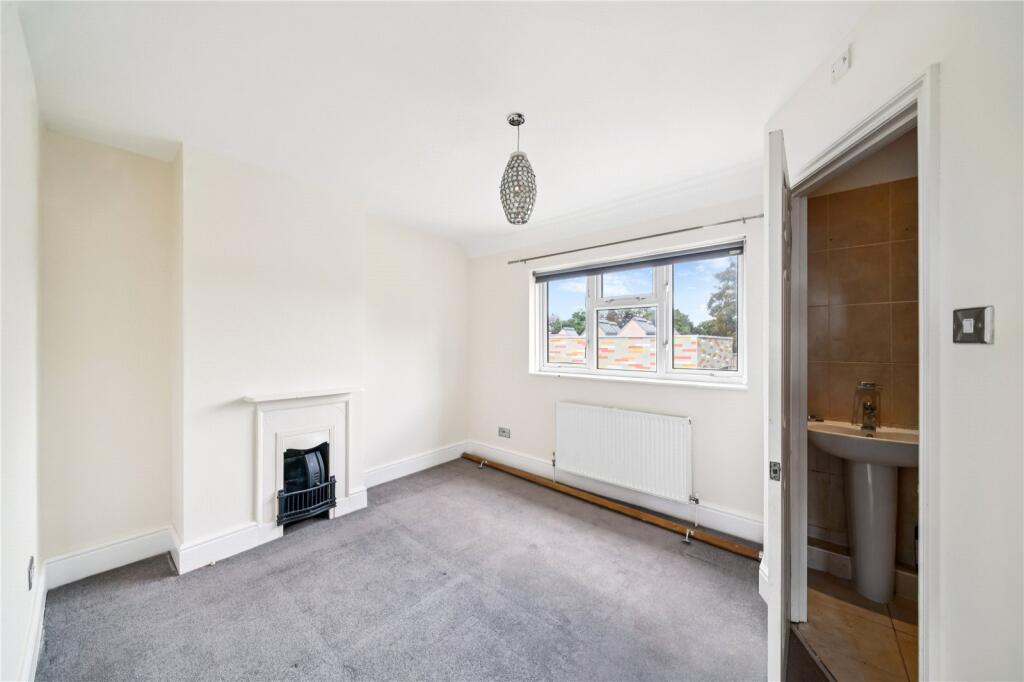 House in Twickenham - More