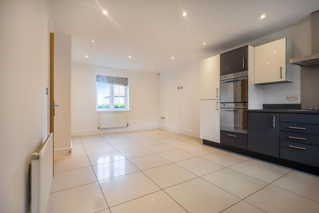 Swift Avenue, Rugby, Warwickshire photo 4
