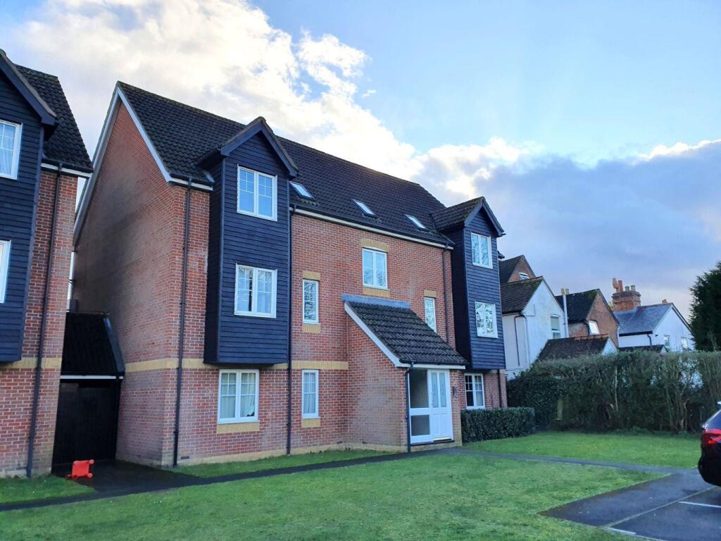 Main image of property: Harbury Court, Newbury, Berkshire