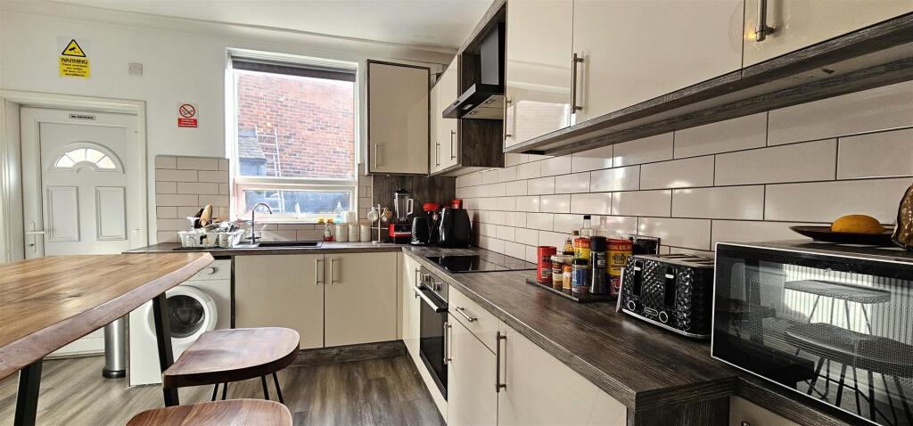 1 bedroom house share for rent