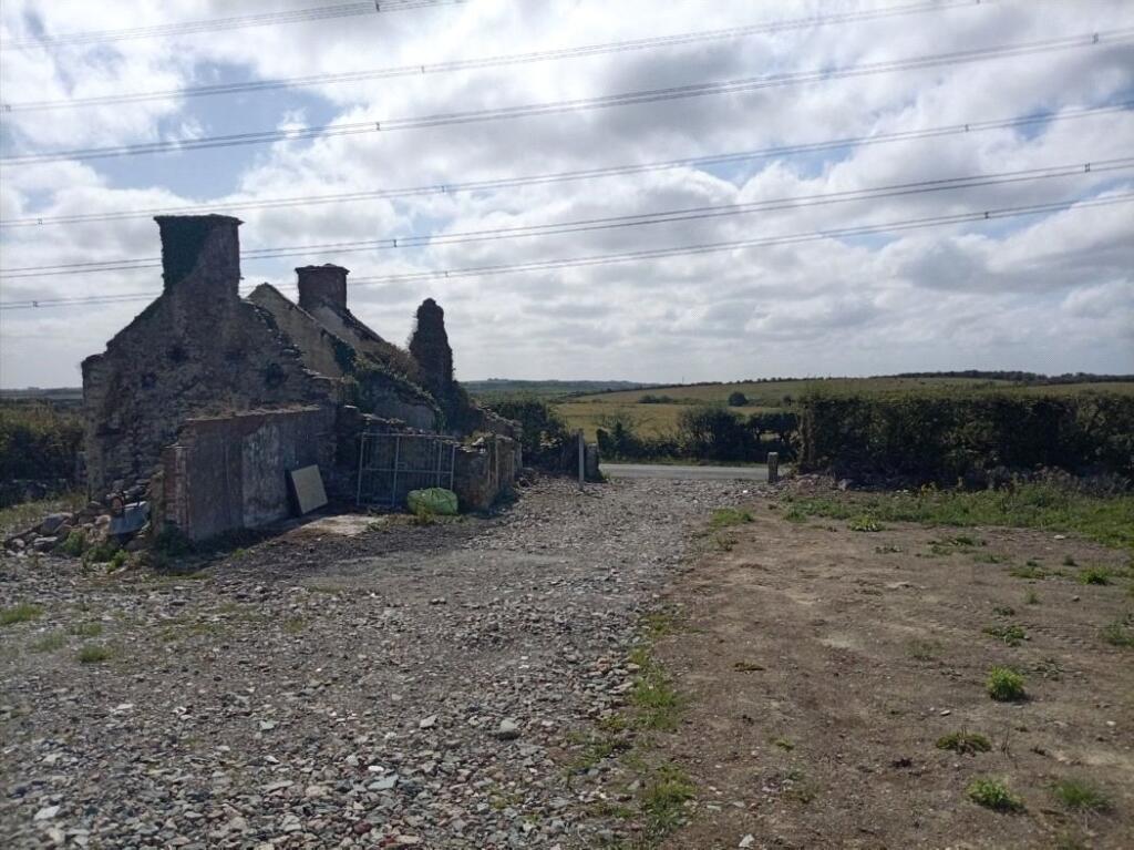 House in Rhosybol, Ynys Môn / Isle of Anglesey - More