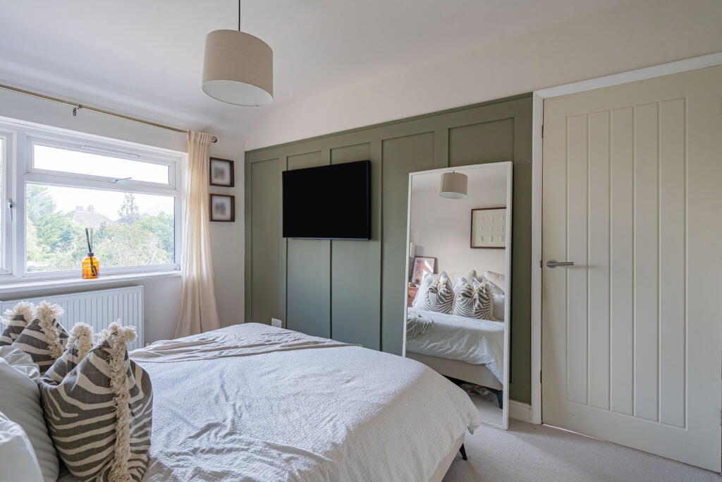 House in Guildford, Surrey - View 3