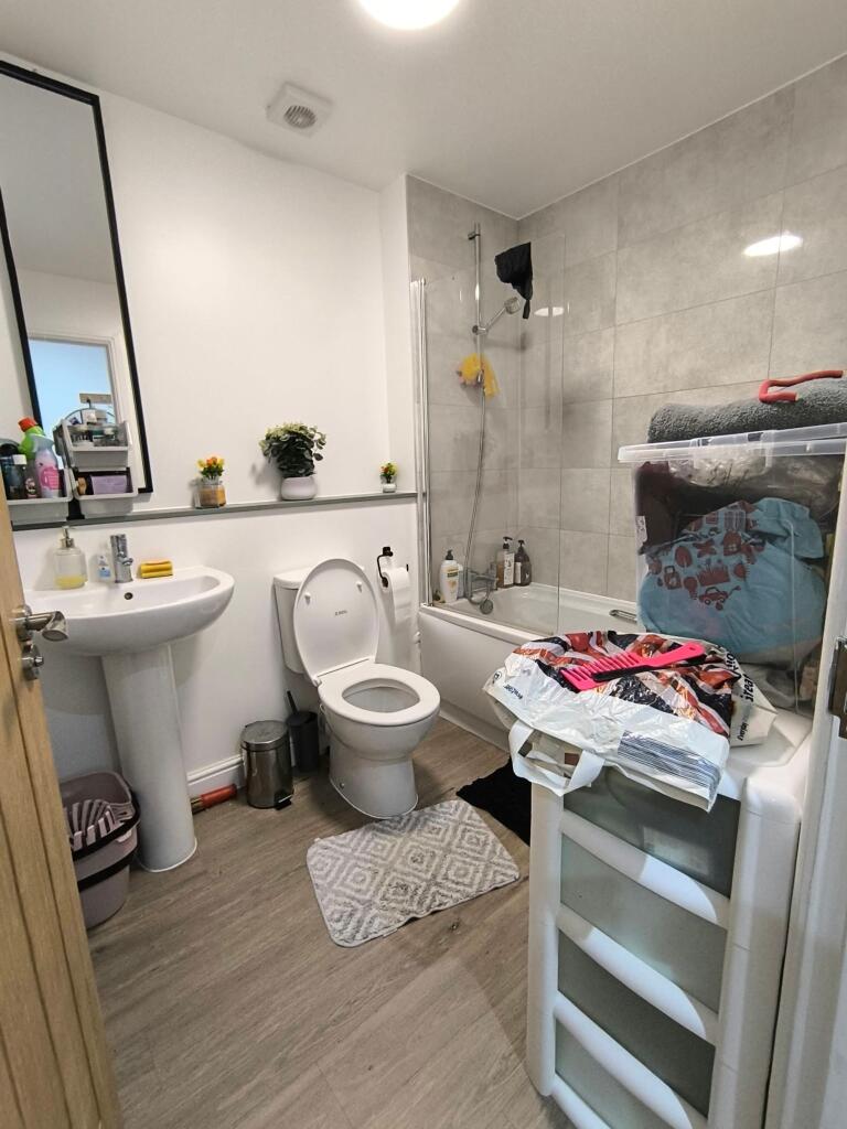 Apartment in Northampton - More
