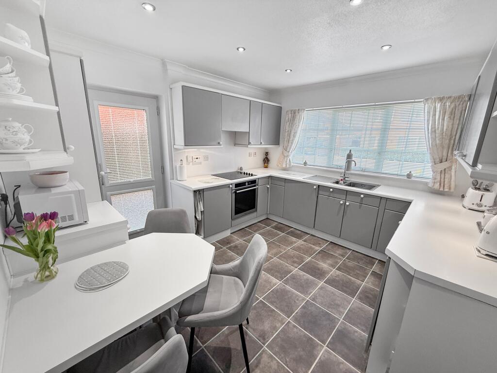 Calder Avenue, Fulwood, Preston, PR2 8HY photo 2