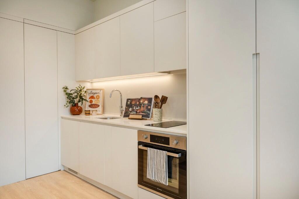 Main image of property: Selsdon Way, London, E14