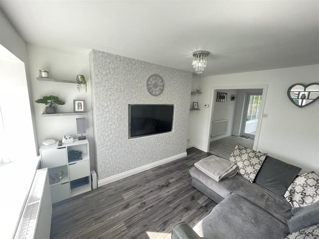 Oakwood Drive, Prenton photo 2
