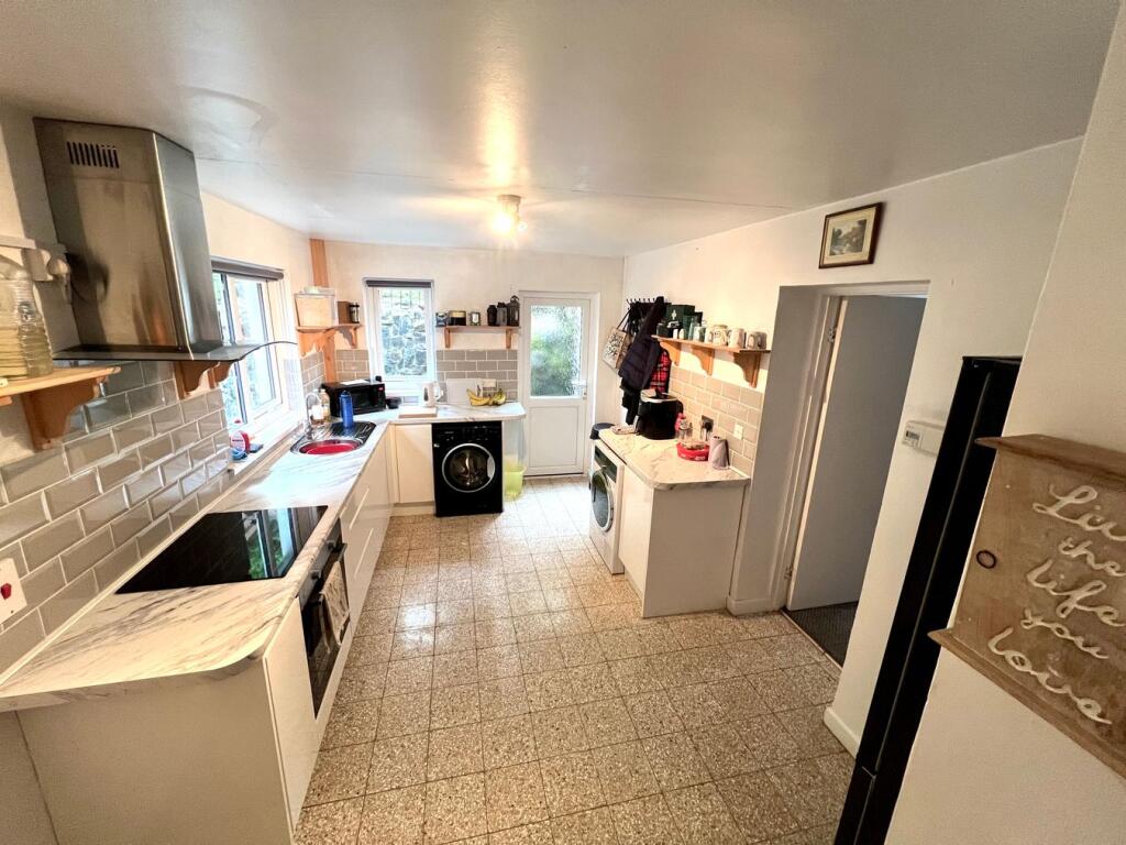 House in Cwrtnewydd, Llanwenog - More