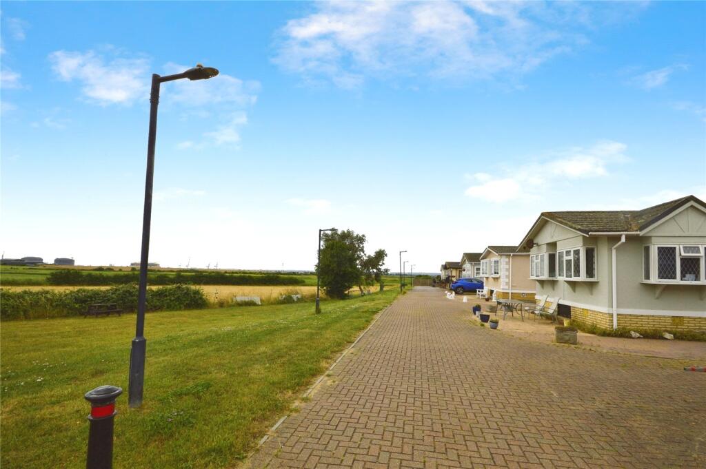 Park End View, Kingsmead Park, Allhallows, Rochester, ME3 photo 4