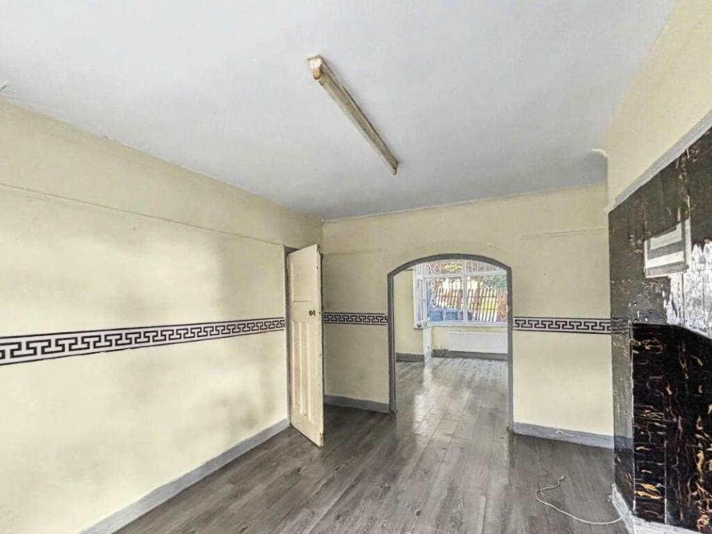 53 Duchy Drive, Bradford, BD9 5LP photo 5