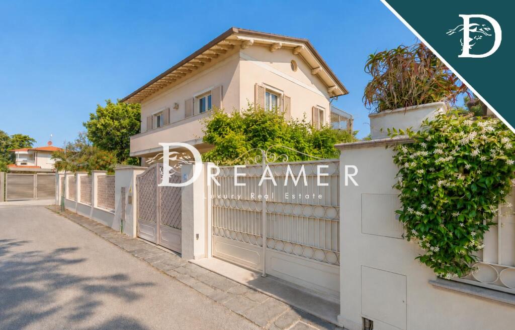 Main image of property: Tuscany, Lucca, Forte Dei Marmi