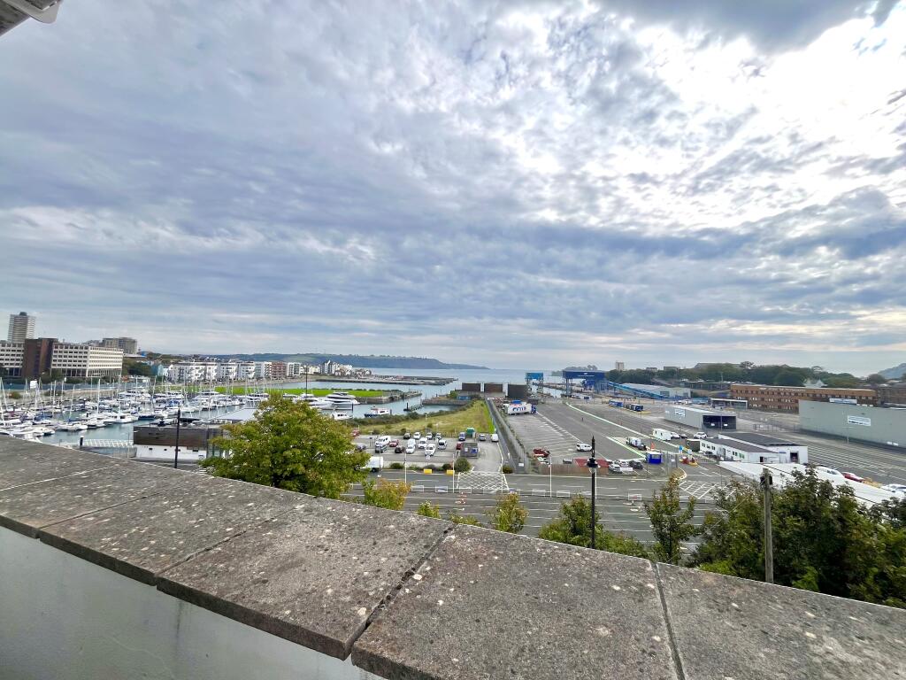 Apartment in Plymouth - View 2