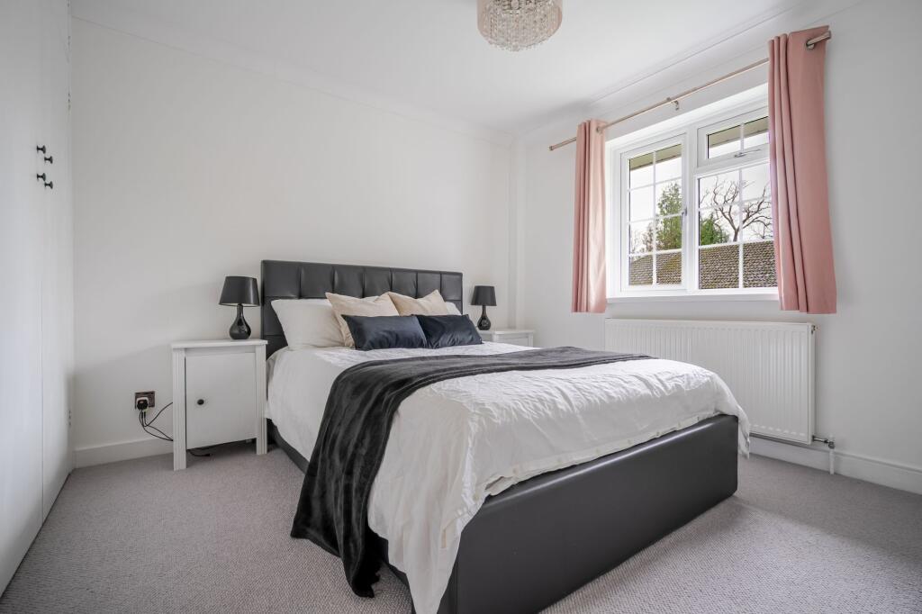 House in Surrey Heath, Windlesham - View 5