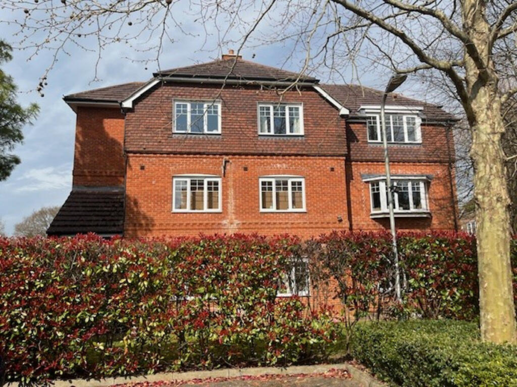 Main image of property: Ashdene Gardens, Reading, RG30