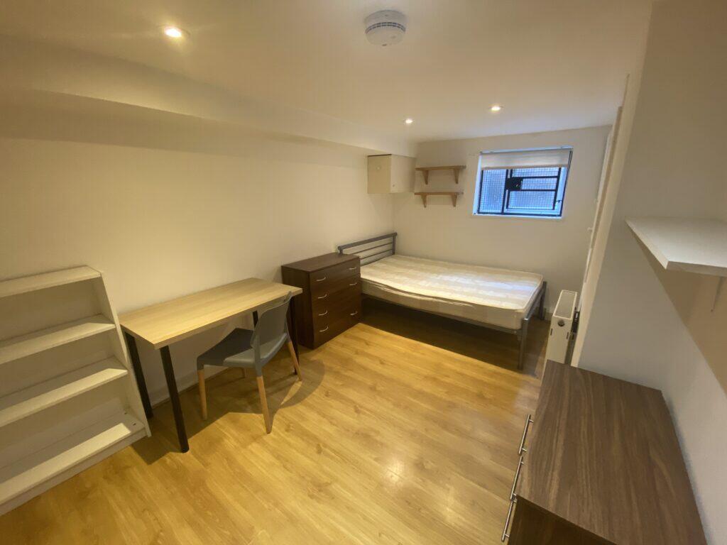 6 bedroom terraced house for rent