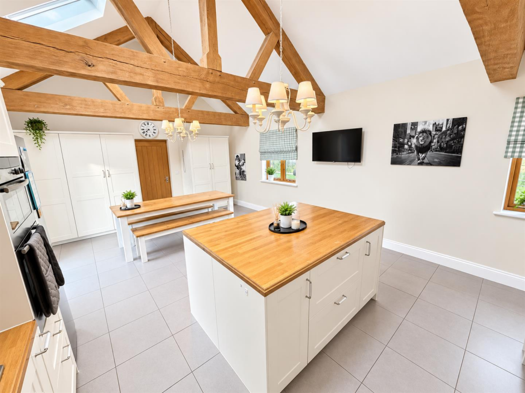 House in Linford, The Bonners - More