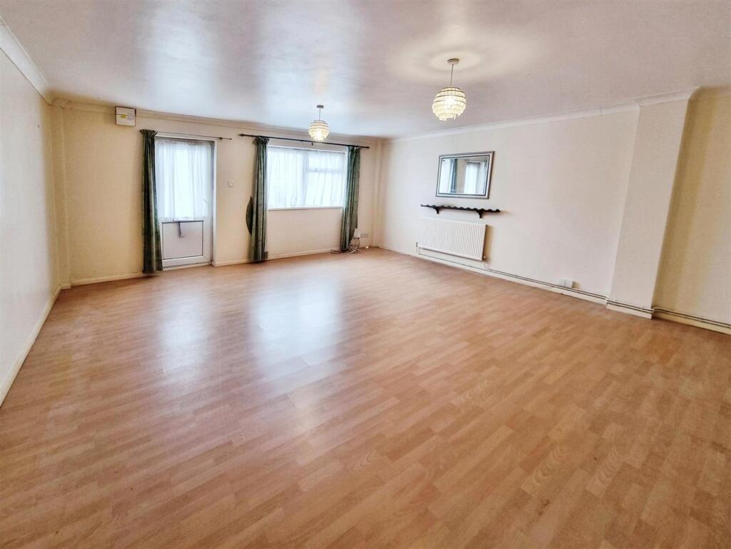 Apartment in Northampton - View 2