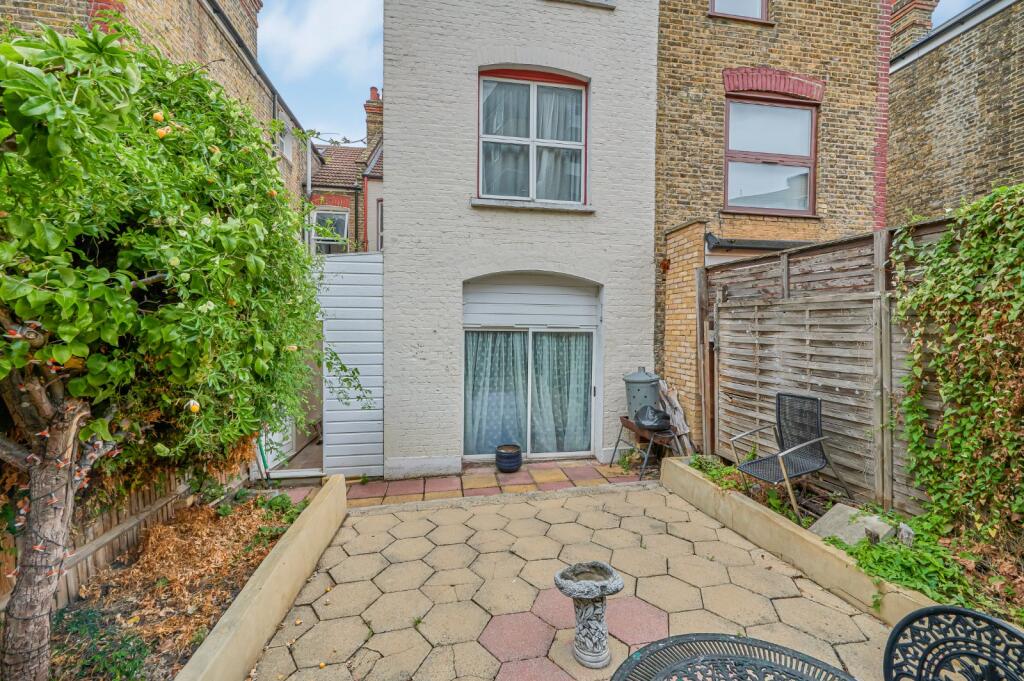House in London - View 2