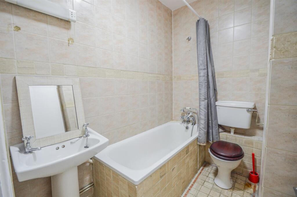 Apartment in London, Paddington - More
