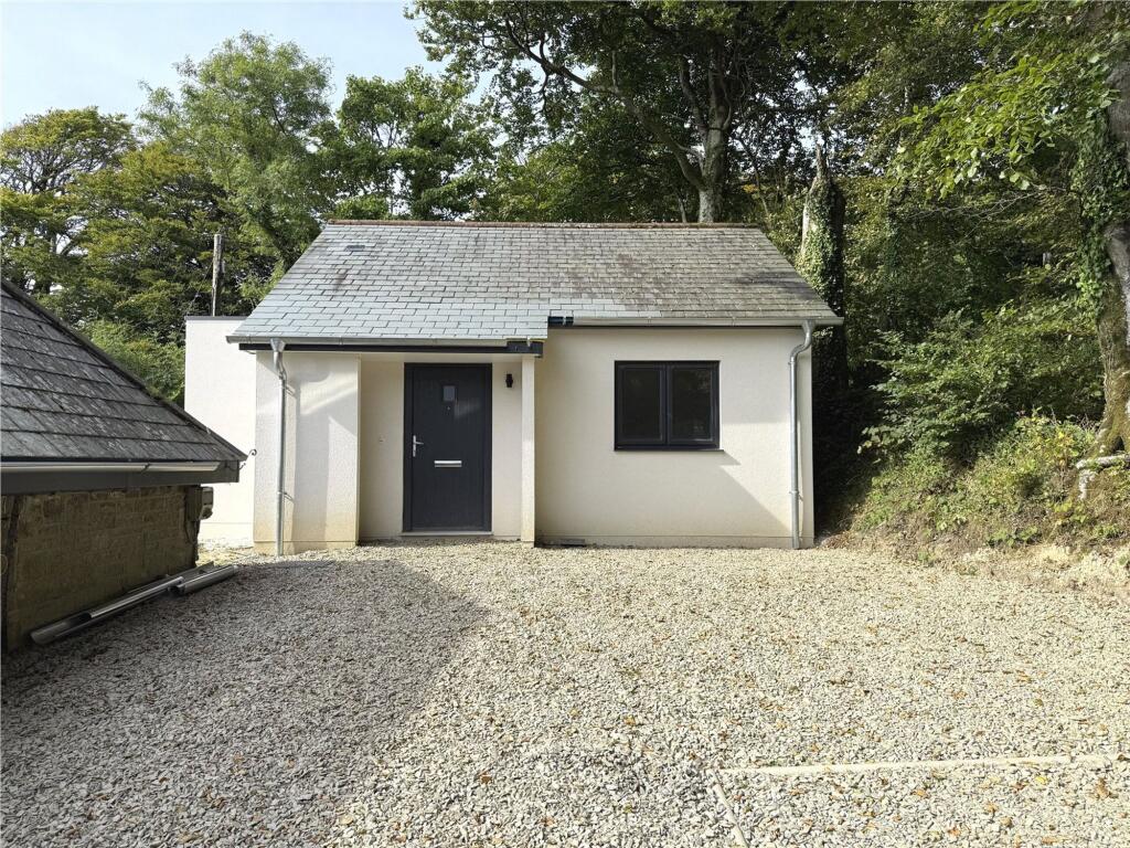 2-bed detached on Stable Mews, Penstowe Park, EX23, £175,000