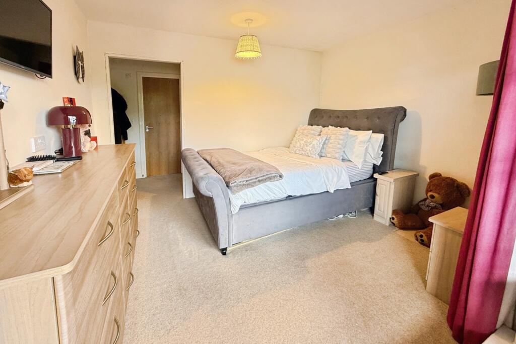 House in Rushmoor, Farnborough Business Park, Farnborough - View 3