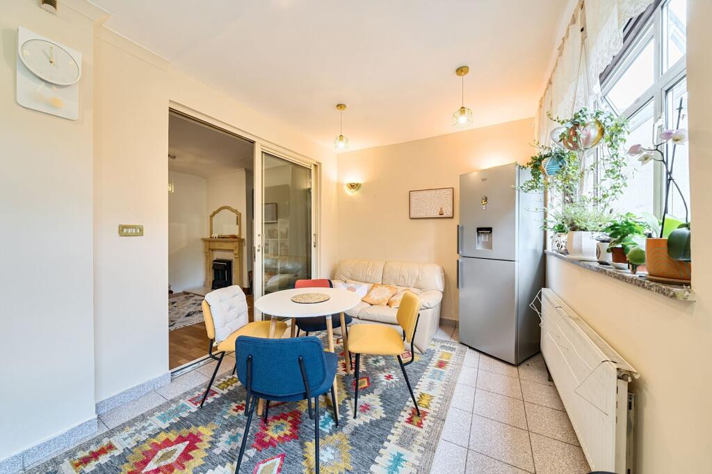 House in London - View 5