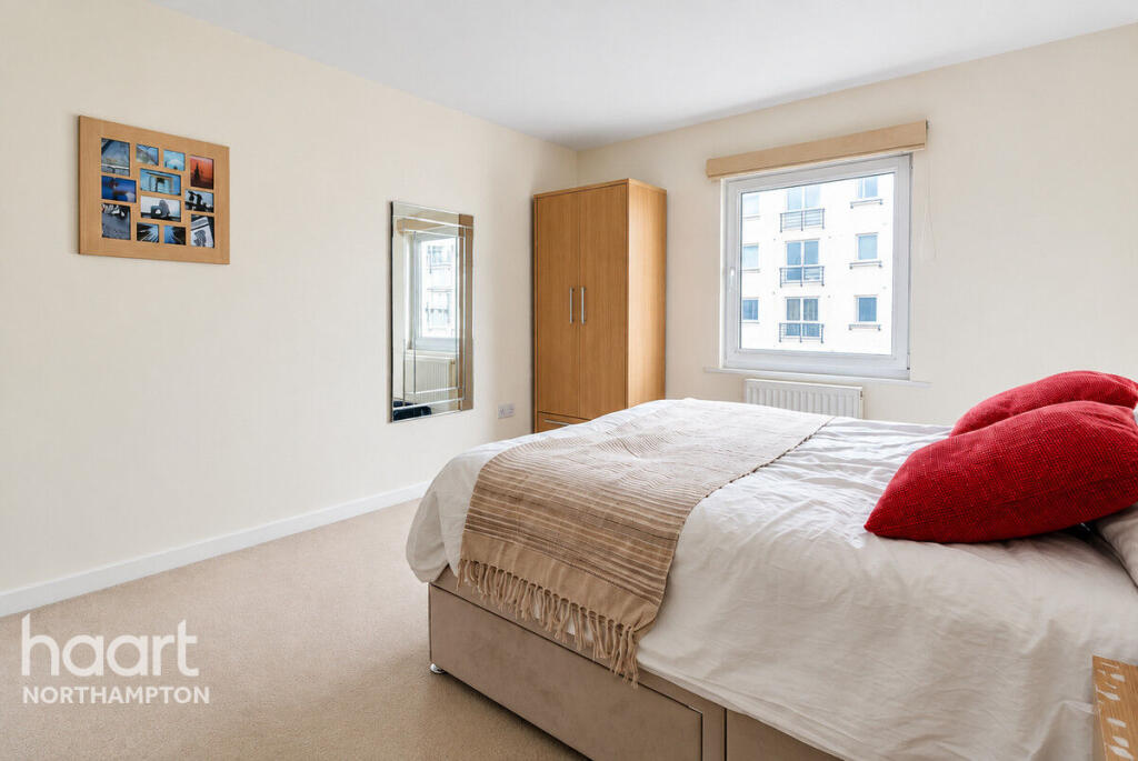 Apartment in Northampton, West Northamptonshire - More