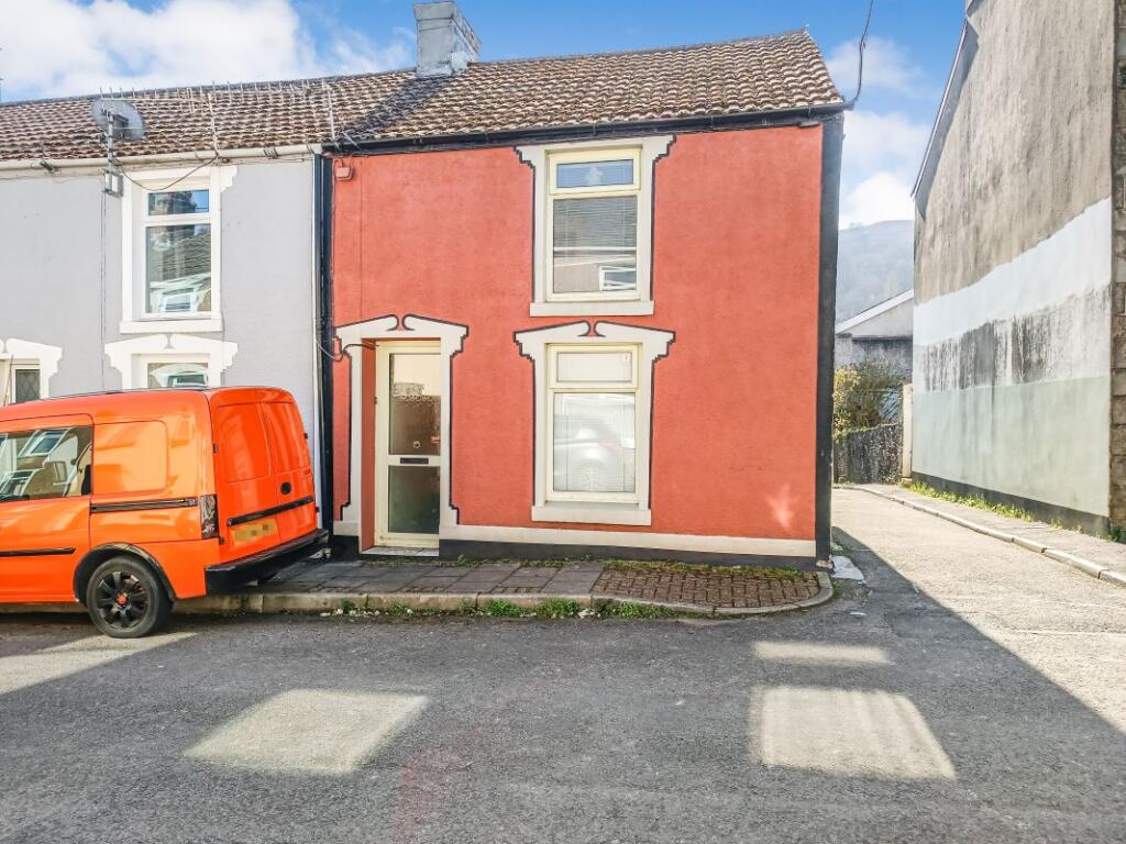 Main image of property: 16 Davis Street, Aberdare, Mid Glamorgan, CF44 6UR