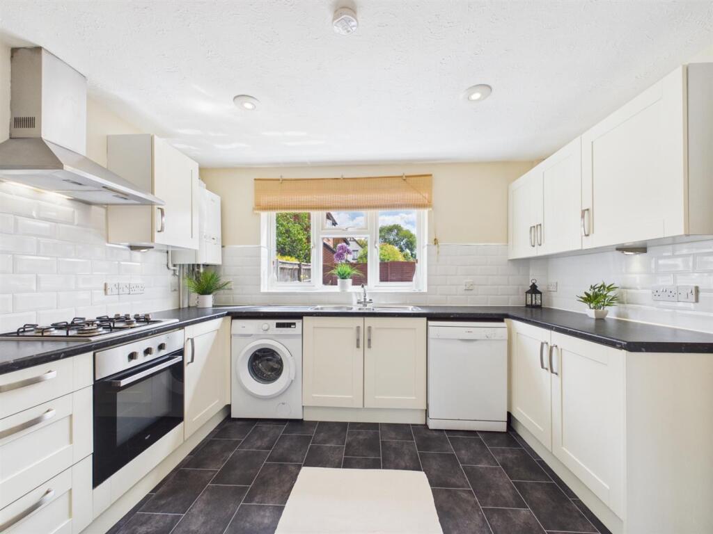 House in Hemel Hempstead, Watermead - More