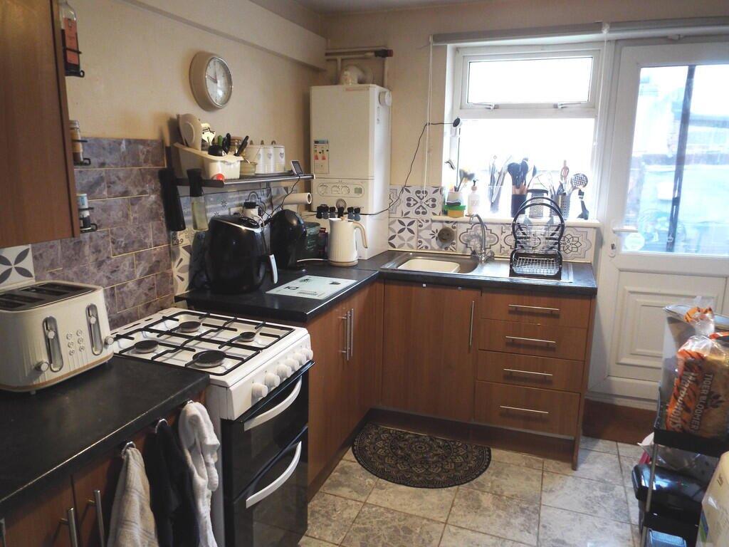 House in Hull - View 4