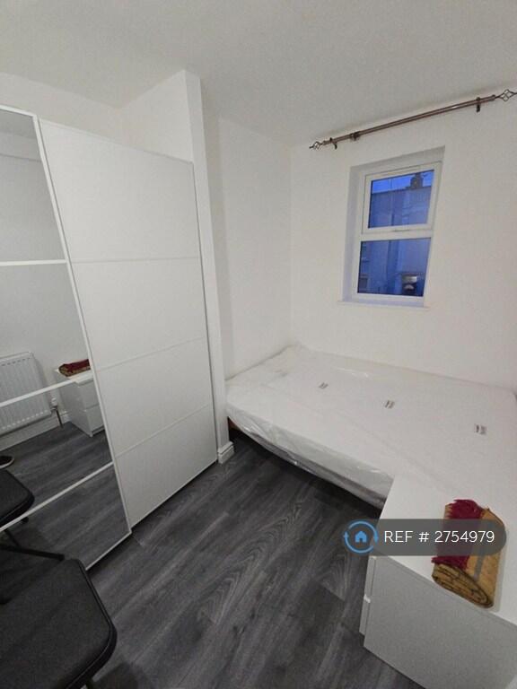 1 bedroom house share for rent