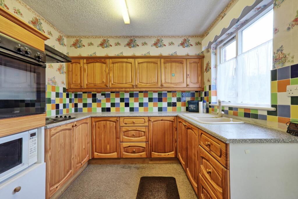 Cheltenham Drive, Leigh On Sea photo 4