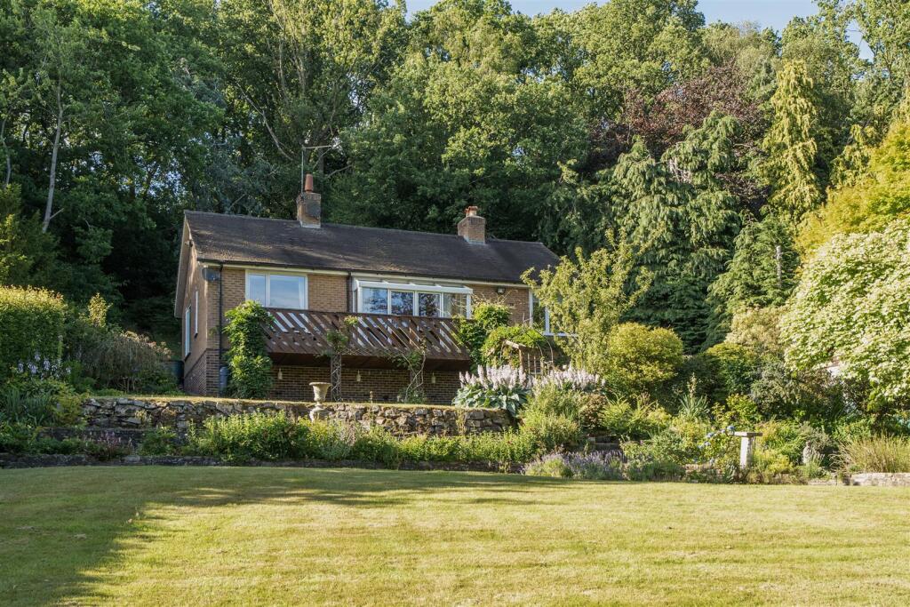 3-bed detached on The Dale, Ashley, £495,000