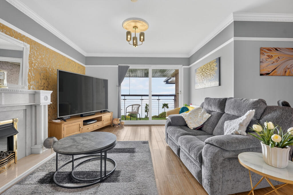 Apartment in Paisley - More