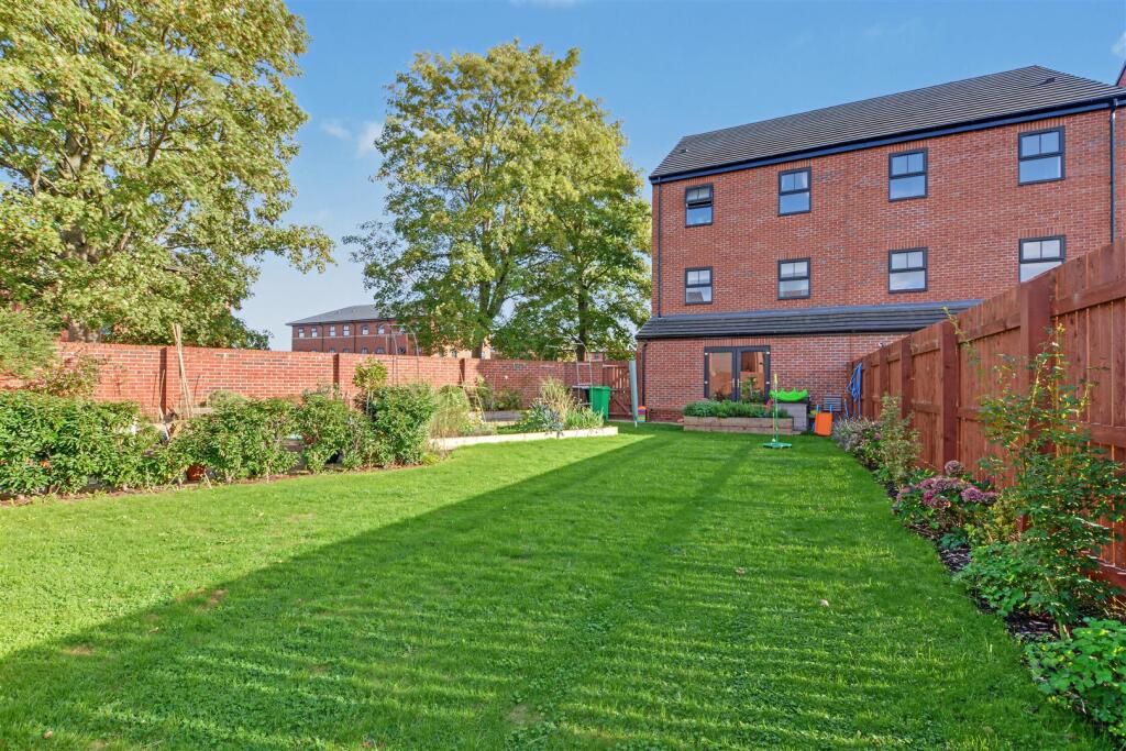 House in Nottingham, Nottinghamshire - View 5