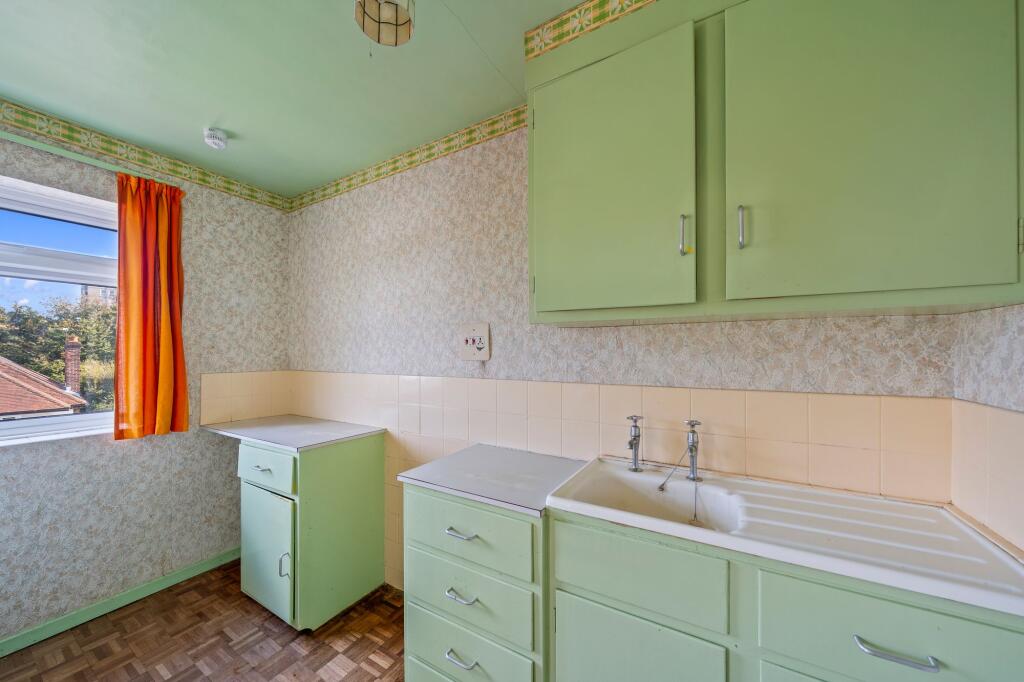 Apartment in Sutton - More