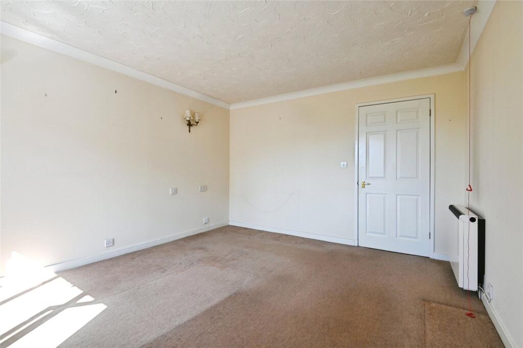 Apartment in Sutton Coldfield, Maney - View 4