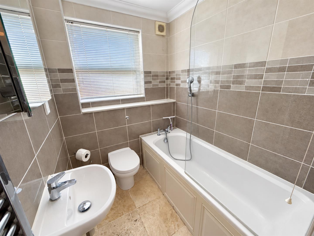 Glynville Close, Colehill photo 5