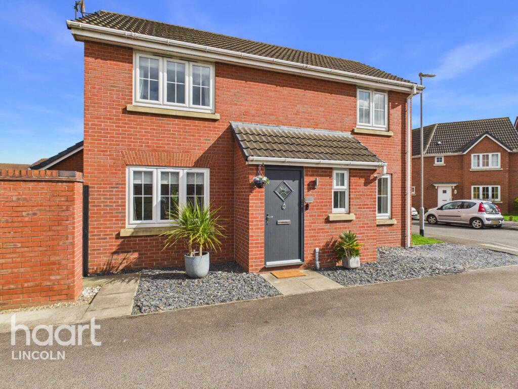 3-bed detached on Taurus Avenue, North Hykeham, £280,000