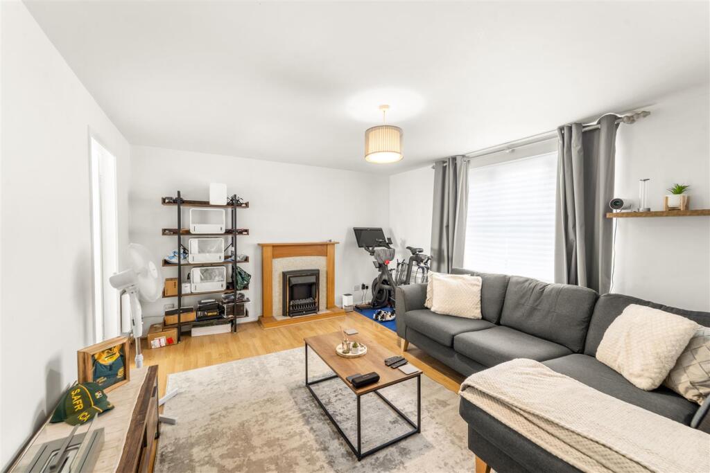 Apartment in Trafford, Greater Manchester - View 2