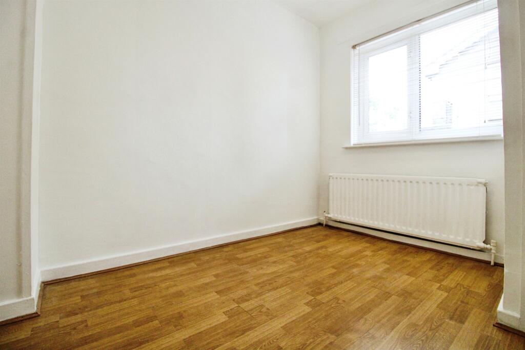 Apartment in Cardiff, Fairwater - View 5