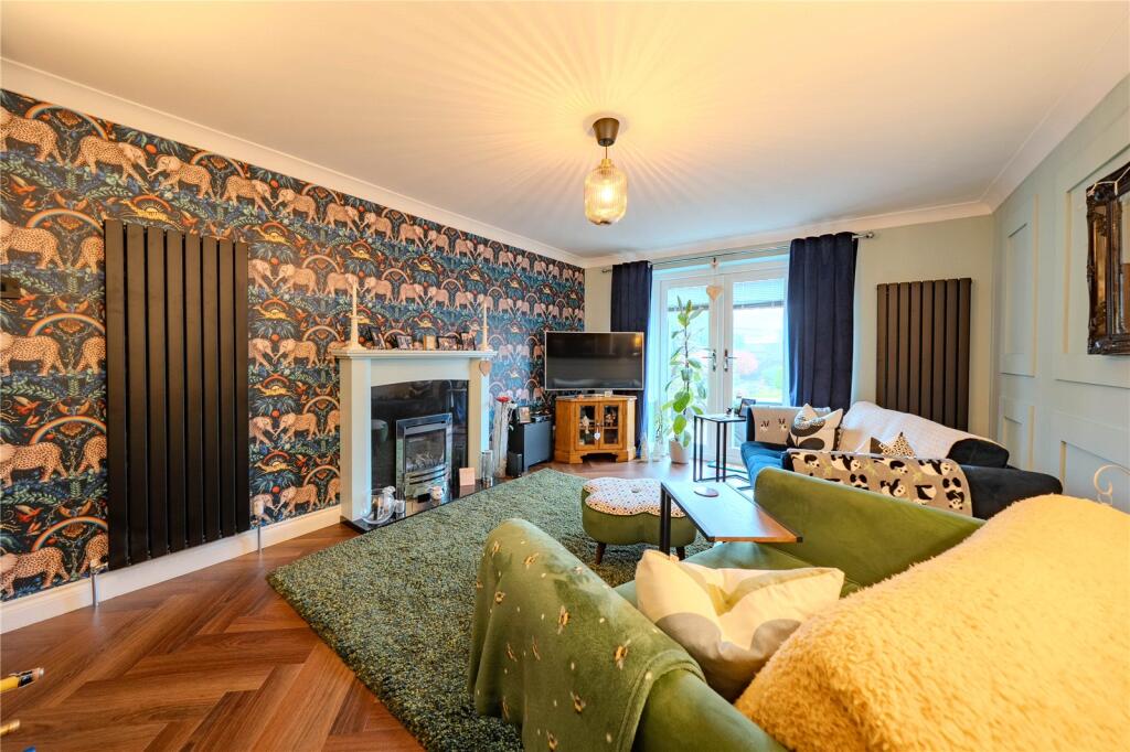 New Park Avenue, Farsley, Pudsey, West Yorkshire - View 2