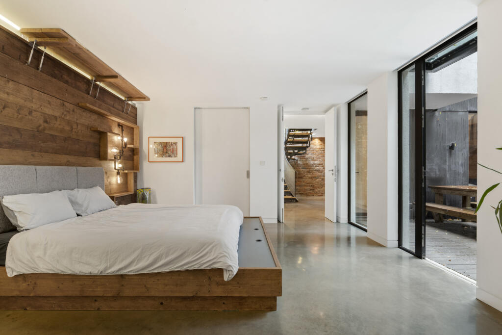 House in London - View 5